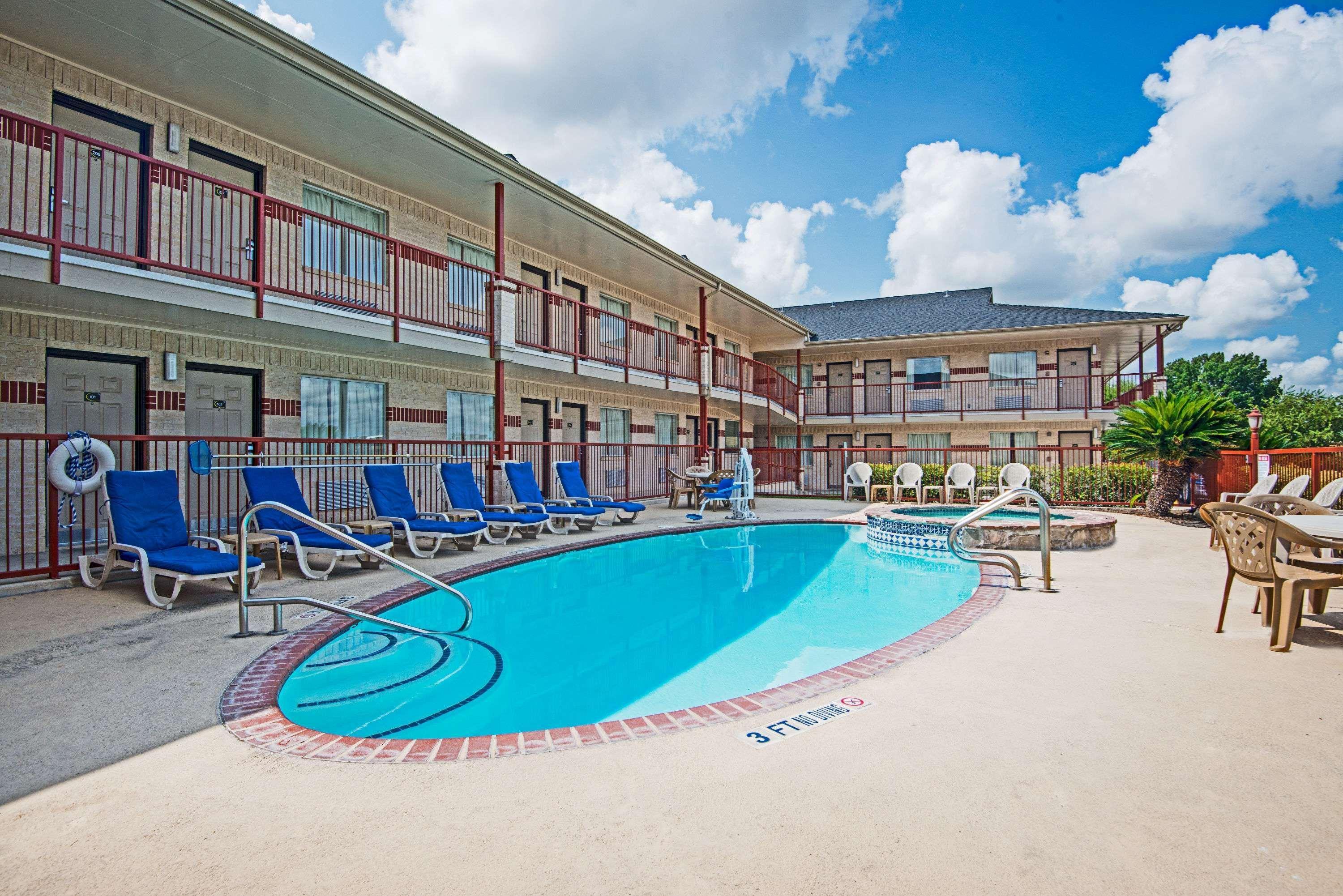 Hill Country Inn & Suites - New Braunfels, Gruene Ngoại thất bức ảnh