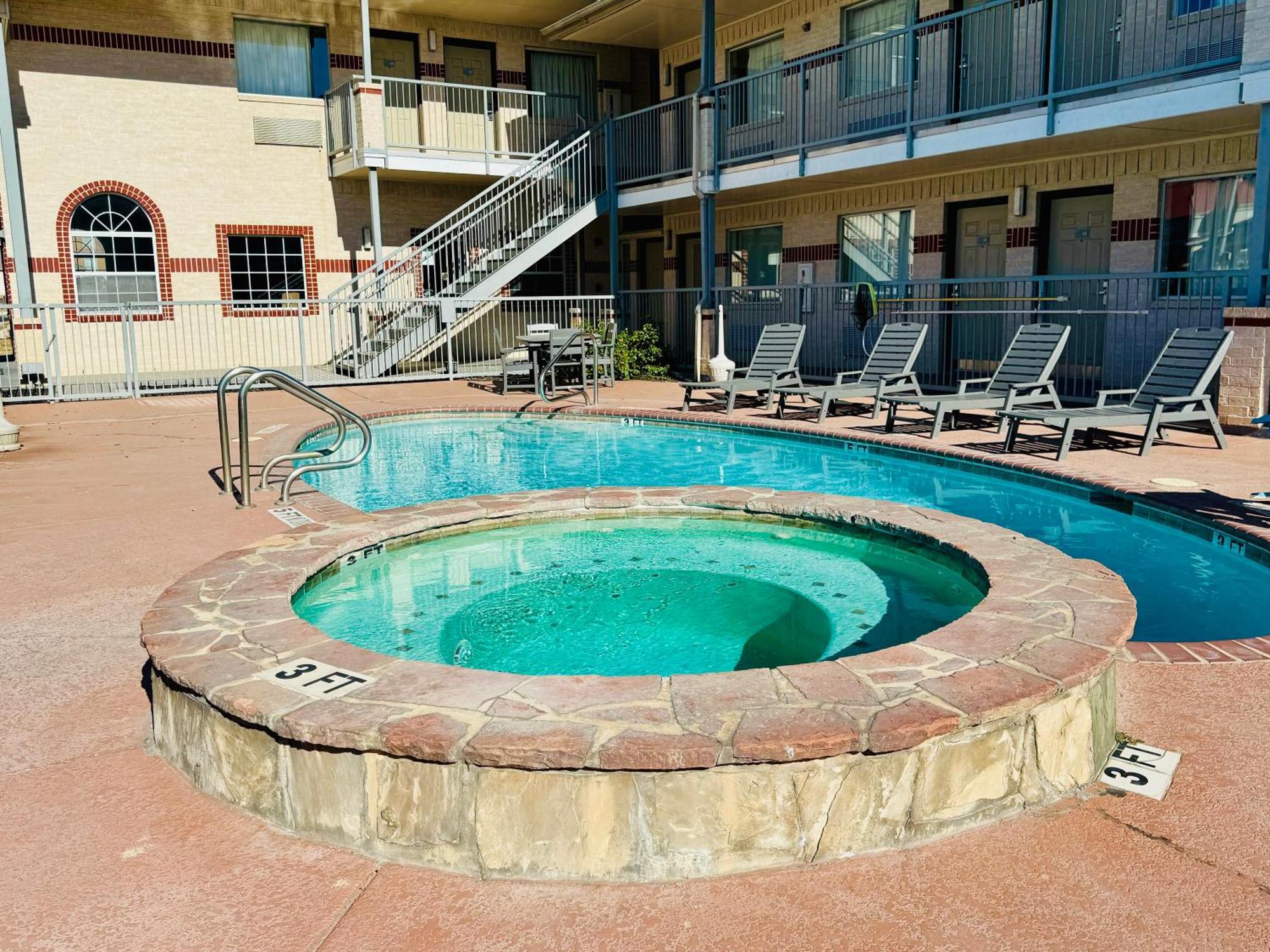 Hill Country Inn & Suites - New Braunfels, Gruene Ngoại thất bức ảnh